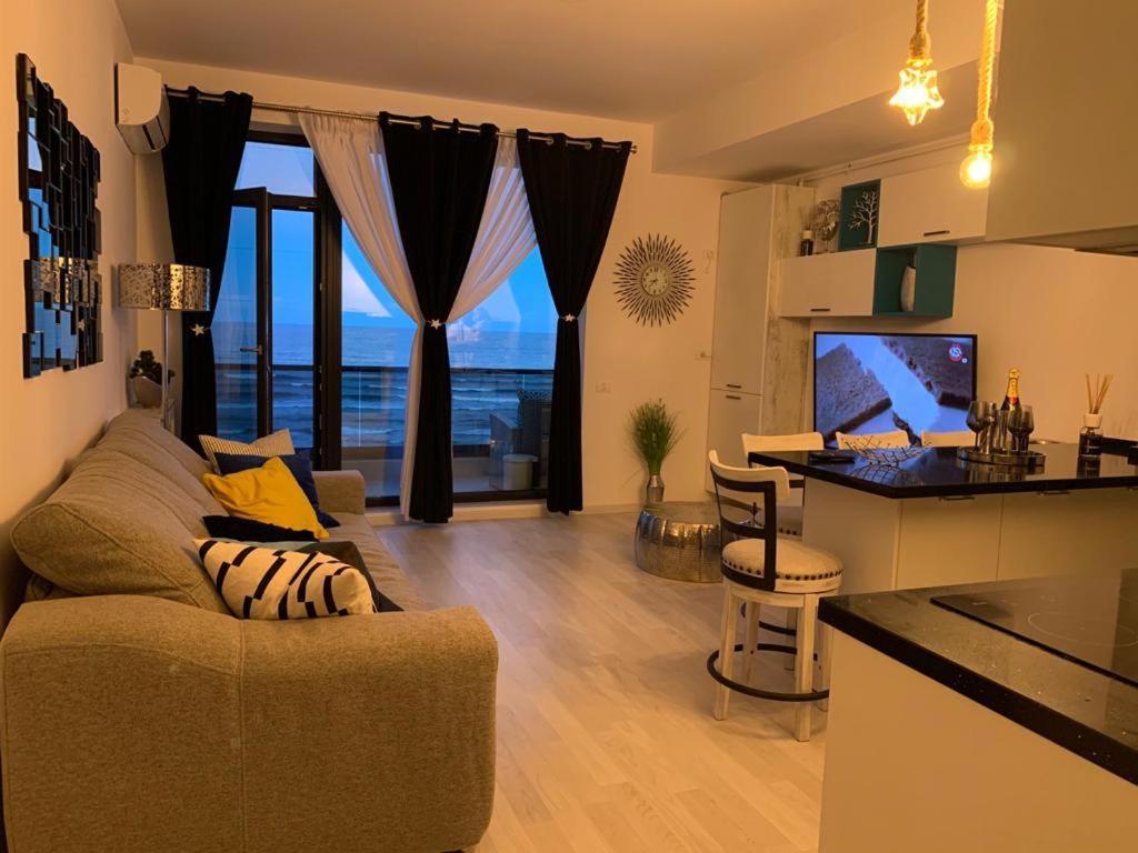 Panoramis Promenada-Cezar Apartment Navodari Bagian luar foto