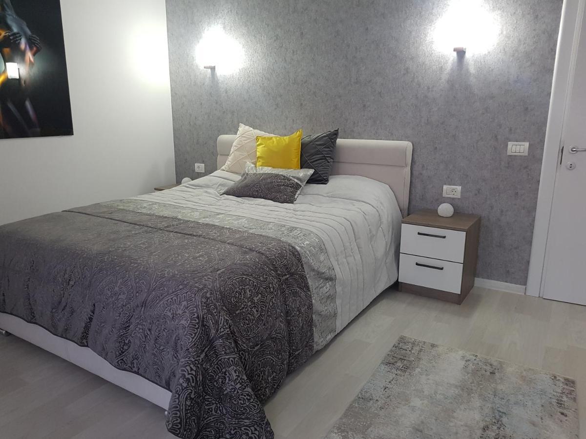 Panoramis Promenada-Cezar Apartment Navodari Bagian luar foto