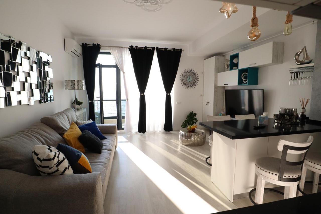 Panoramis Promenada-Cezar Apartment Navodari Bagian luar foto