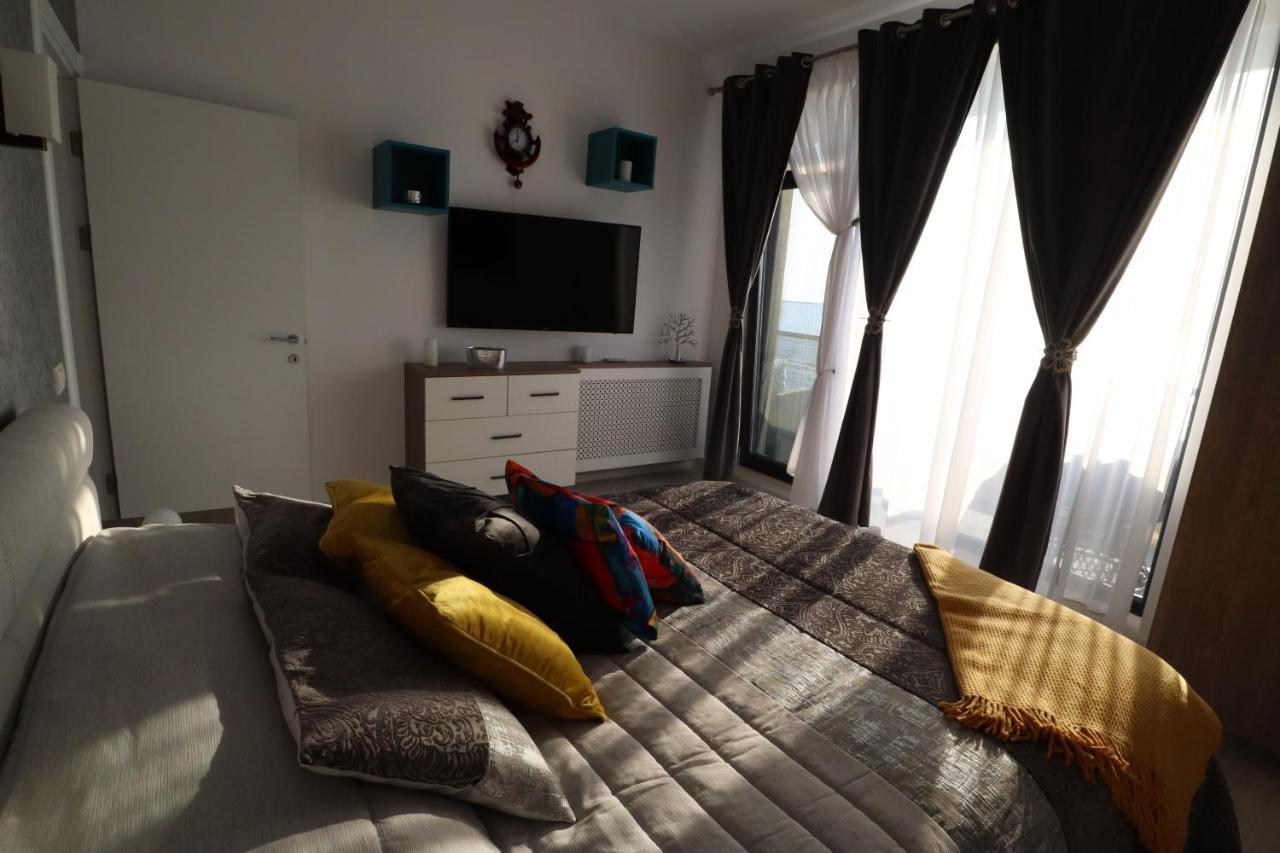 Panoramis Promenada-Cezar Apartment Navodari Bagian luar foto