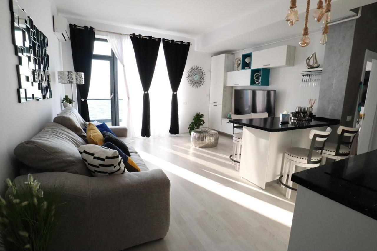Panoramis Promenada-Cezar Apartment Navodari Bagian luar foto